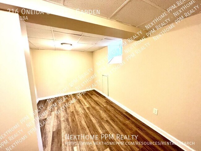 Building Photo - 216 Oneida St