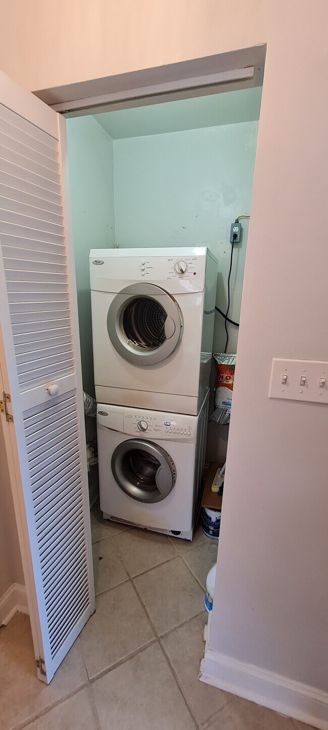 Building Photo - 9641 Norfolk Ave