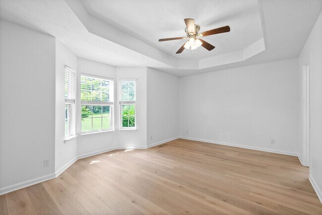 Building Photo - Pet Friendly Three Bedroom in Springfield!