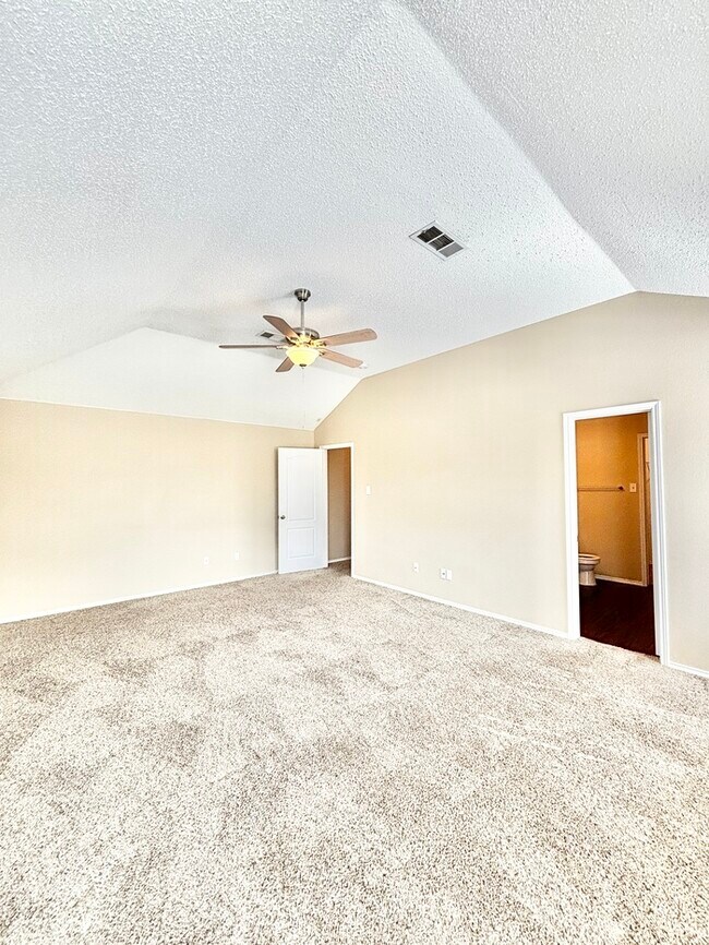 Building Photo - 319 Tioga Dr