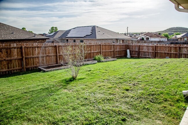 Building Photo - For Lease – $2,100/month | $2,250 Security...