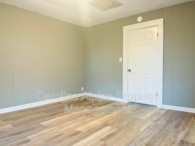 Building Photo - 401 Gardner St