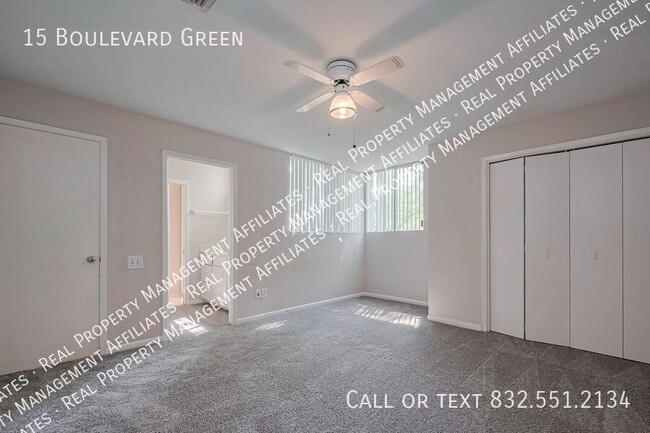 Building Photo - 15 Boulevard Green