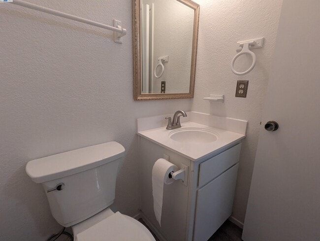 Building Photo - 744 Palomino Dr