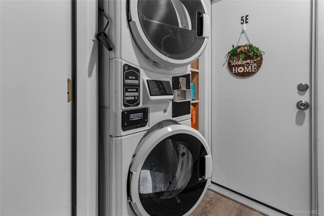 Building Photo - 616 E Broadway