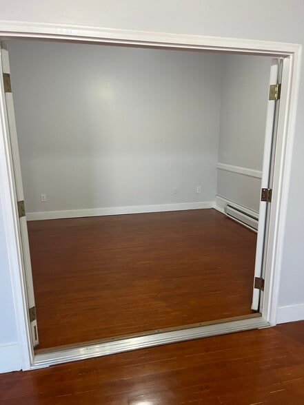 Building Photo - 9 W Main St