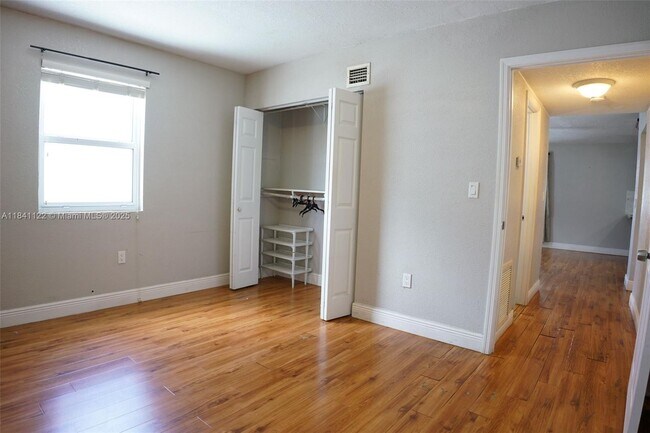 Building Photo - 20301 SW 118th Ave