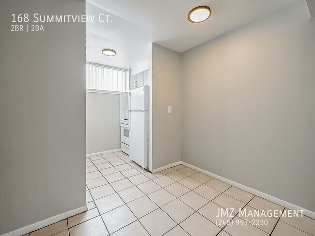 Building Photo - 168 Summit View Ct