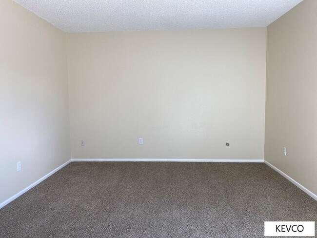 Building Photo - Sprawling Four Bedroom Home