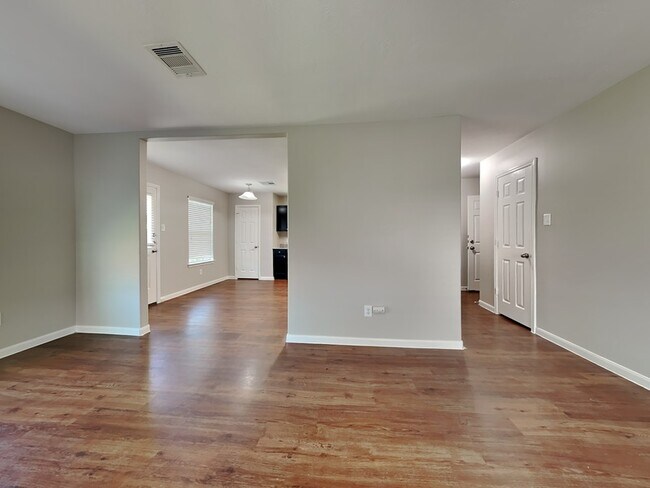 Building Photo - 22310 Queenbury Hills Dr