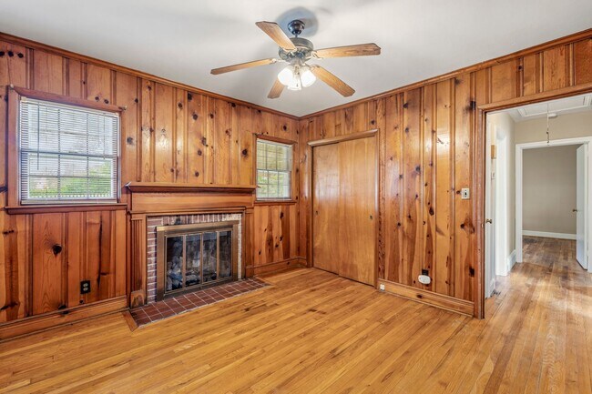 Building Photo - Large Renovated Ranch Home, Two Kitchens & Two Living Areas, Hardwood Flooring, Deck, Fenced!