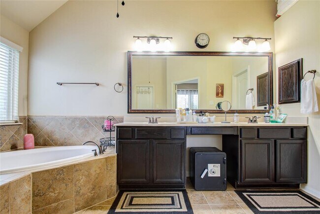 Building Photo - 8215 Laughing Falcon Trail