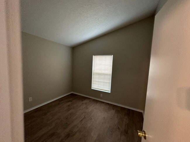 Building Photo - 3 Bed / 2 Bath Refurbed Home For Rent Pine Hills - SECTION EIGHT ACCEPTED!!