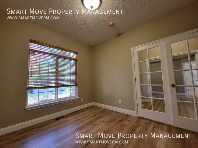 Building Photo - 1096 N Glenabby Pl