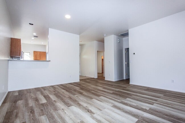 Building Photo - 2 Bedroom Townhome in Yavapai Hills