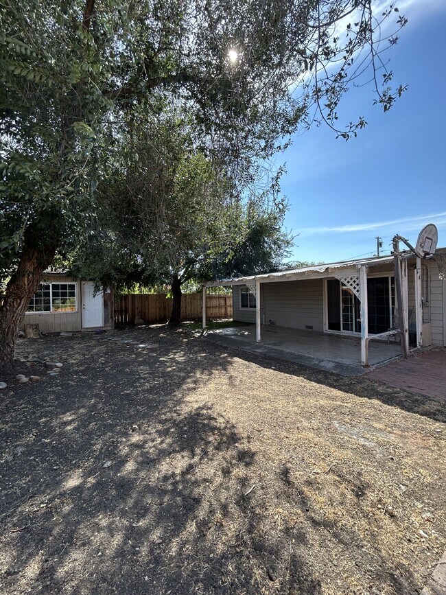 Building Photo - 3174 Ameno Rd