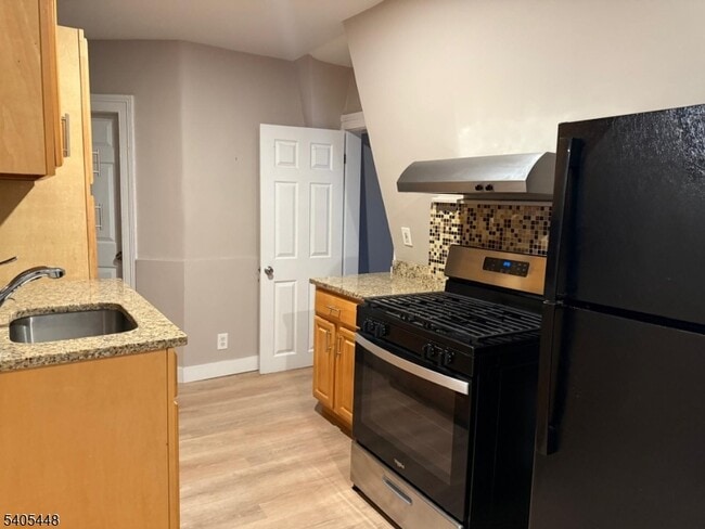 Building Photo - 1635 Union Turnpike