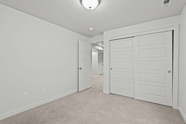 Building Photo - Beautiful 5 Bed / 3 Bath Single-Family Home in Lindon