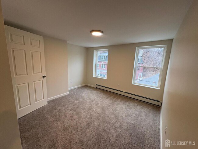 Building Photo - 786 S Main St