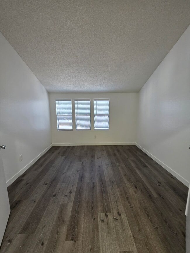 Building Photo - Newly Renovated 2 bedroom 2 bathroom Home in Costa Mesa