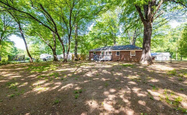 Building Photo - 3 Bedroom Home Available For Rent - Pendleton