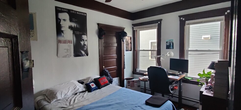 Building Photo - 118 Columbia St