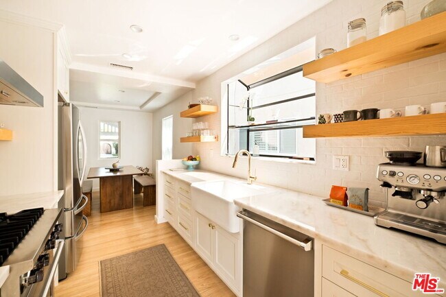 Building Photo - 1615 S Crescent Heights Blvd