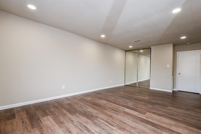 Building Photo - 12569 Wellington Park Dr