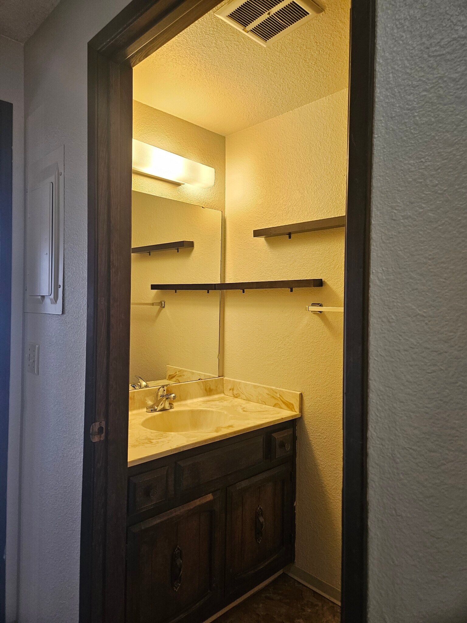 Building Photo - 1839 Peachtree Ln