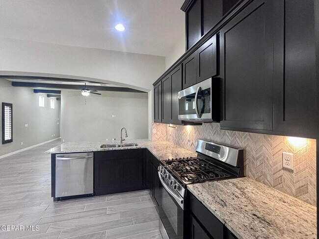 Building Photo - 15152 Imagine Dr
