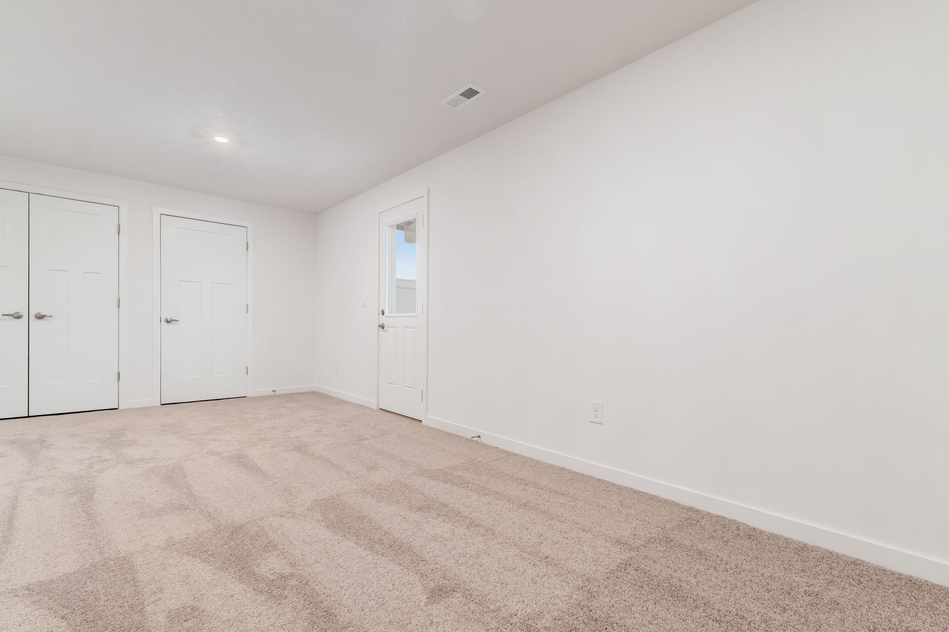 Building Photo - 121 Red Willow Dr