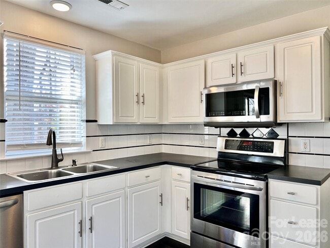 Building Photo - 4010 Suttle Pl