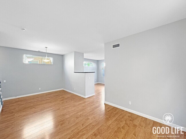 Building Photo - Spacious 4BR Home in Central Mira Mesa