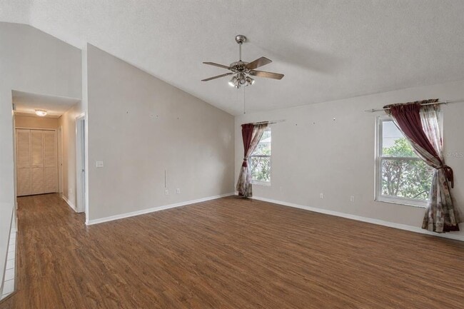 Building Photo - 10435 Crestfield Dr