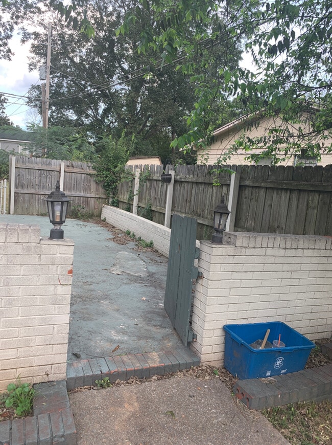 Building Photo - 1618 Hampton Rd NW