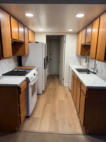 Kitchen - 1771 Gazelle Way