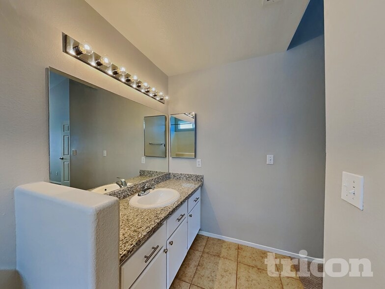 Building Photo - 6232 Diazo St