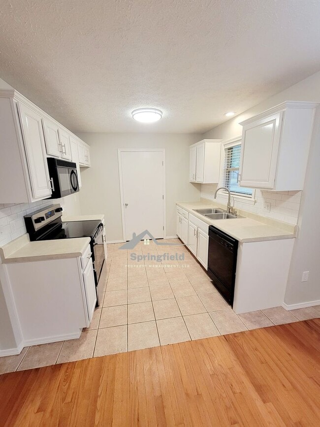Building Photo - Location-Location; South West Springfield ...