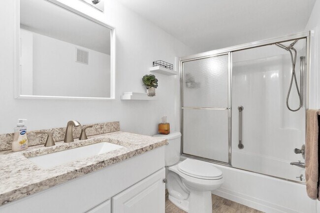 Building Photo - 1441 Ocean Dr