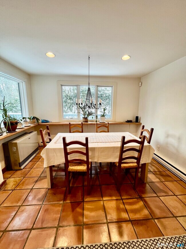 Building Photo - 290 Cliffside Dr