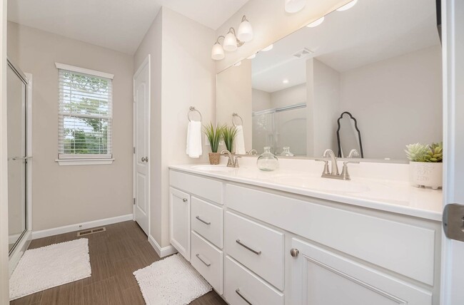 Building Photo - Fully furnished brand new construction. Lu...