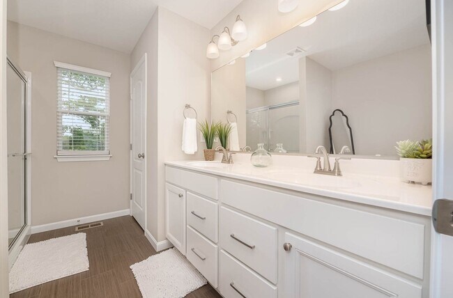 Building Photo - Fully furnished brand new construction. Luxury in HOA with pool