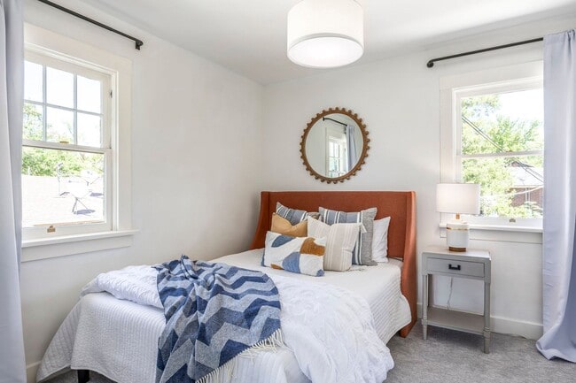 Building Photo - Elegant Sugar House Living: Finished Basement and Prime Location