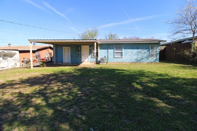 Building Photo - 2950 Lasses Blvd