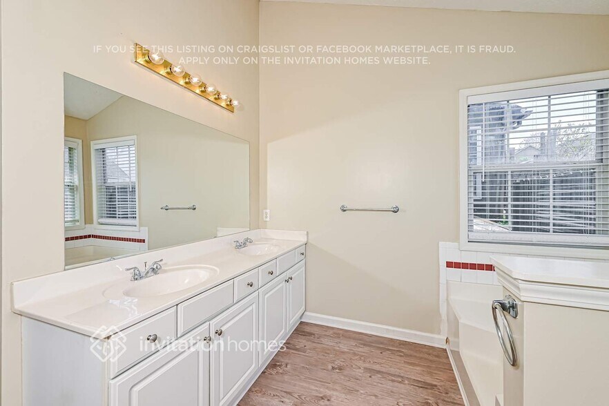 Building Photo - 705 Avalon Forest Dr NW