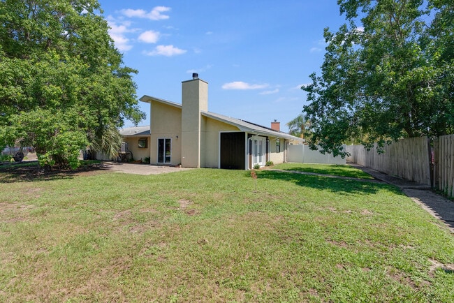 Building Photo - 1307 Calabria Rd