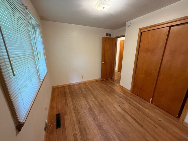 Building Photo - 3 Bedroom House Close to Ross-Ade and Mackey---WAIVED APPLICATION FEES!