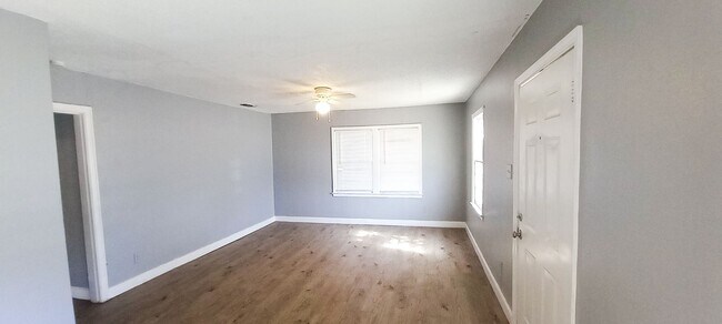 Building Photo - Handyman Special $0 First Month's Rent / “You fix, you SAVE BIG!!” Contact Mayshell for details: ...