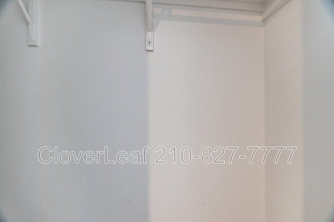 Building Photo - 3833 Millbrook Wy