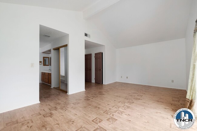 Building Photo - Stunning 4 BD | 3 Bath